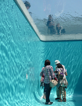 Illustration for article titled Why Are All These Happy Tourists Drowning?